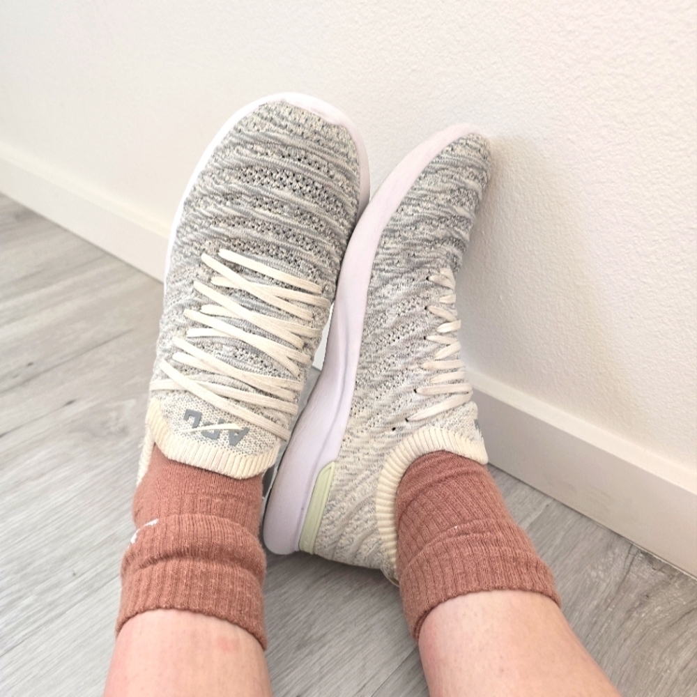 APL | TechLoom Wave 'Clay Pristine' gray knit low-top activewear sneakers WMS 10
